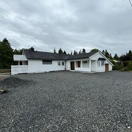 Classic 4 Bedrooms, 9 Guest In Kjeller - Good Proximity To Oslomet And Train Station