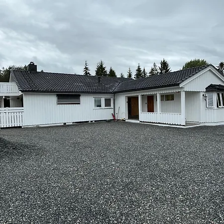 Classic 4 Bedrooms, 9 Guest In Kjeller - Good Proximity To Oslomet And Train Station Apartment Lillestrom
