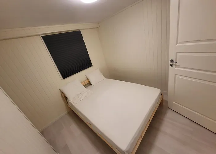 Classic 4 Bedrooms, 9 Guest In Kjeller - Good Proximity To Oslomet And Train Station Appartement