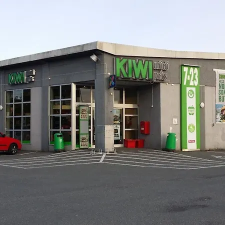 Classic 4 Bedrooms, 9 Guest In Kjeller - Good Proximity To Oslomet And Train Station * Лиллештром